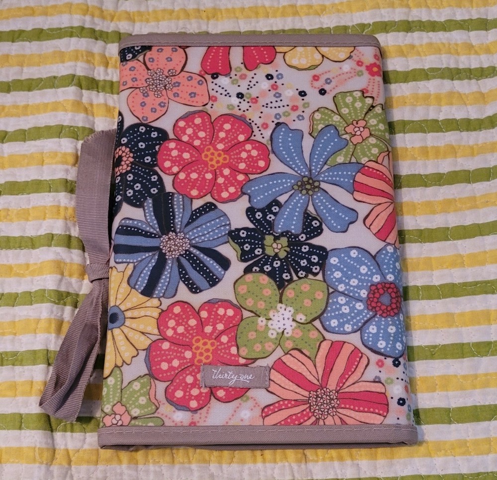 THIRTY-ONE NOTEPAD ORGANIZER- 9X17 ( opened)