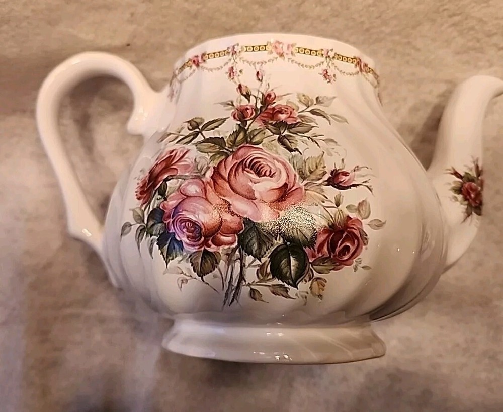 Pristine Pottery Vintage Rose Pattern Teapot Excellent Condition Making Memories