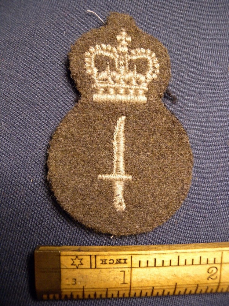 CANADIAN ARMY POST WW II COMBAT INSTRUCTOR ? TRADE QUALIFICATION PATCH