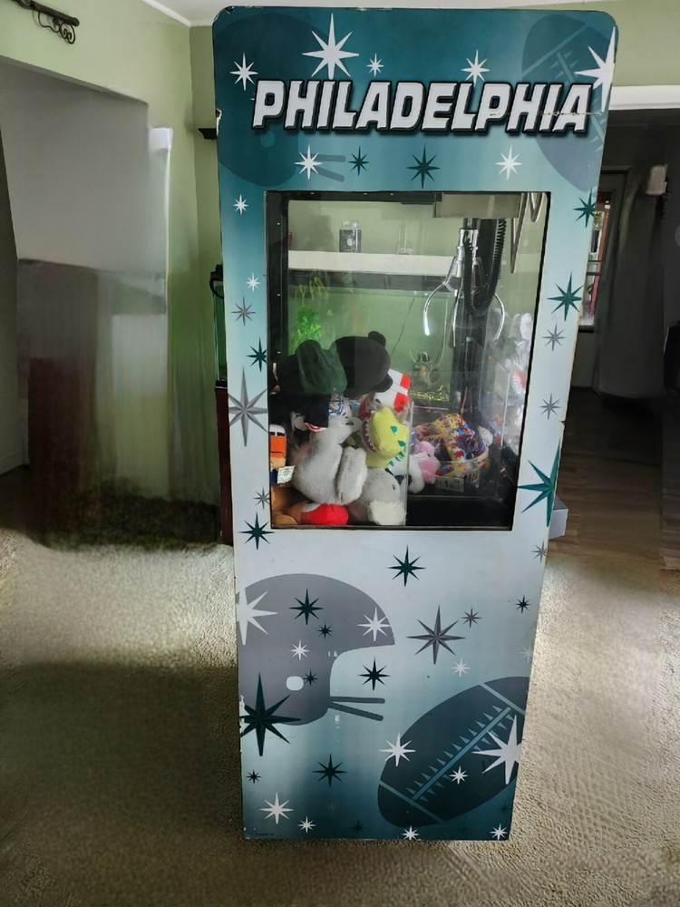 claw machine arcade game