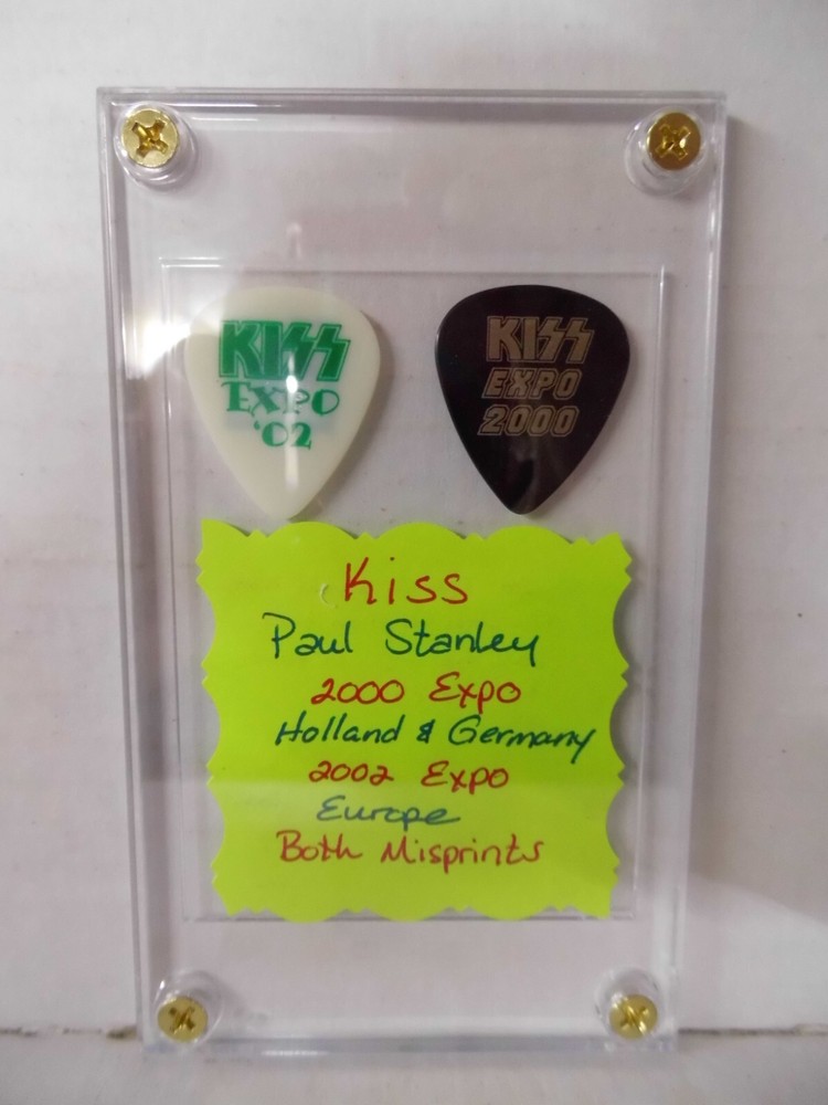 KISS~PAUL STANLEY~2  GUITAR PICKS/CASE~2000/2006~READ DESCRIPTION (28)