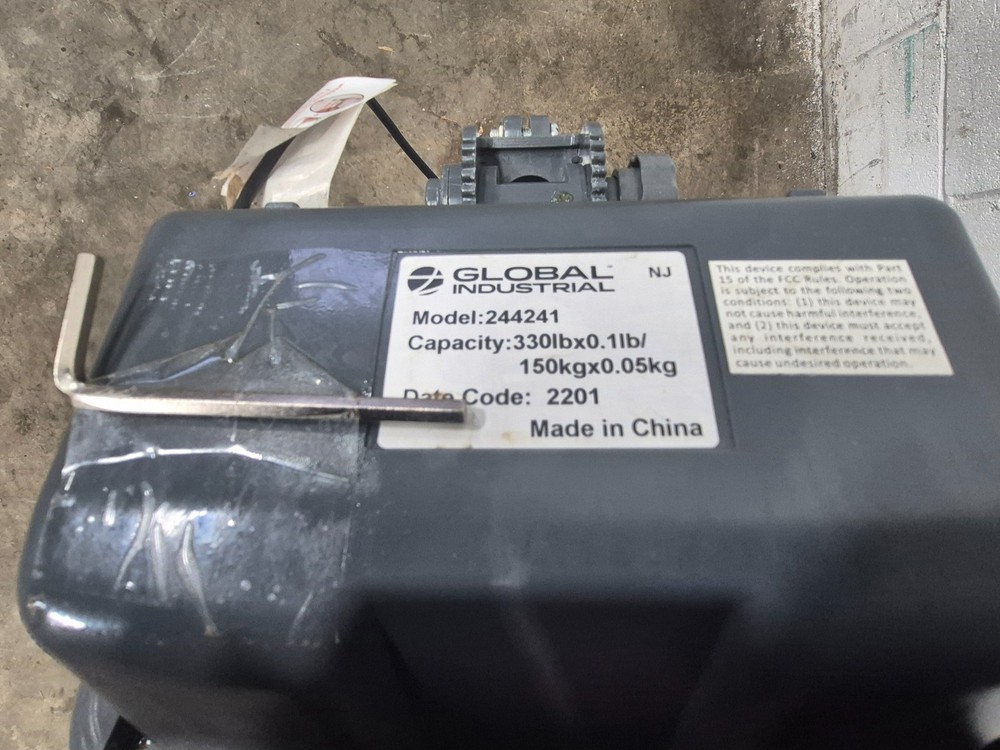 Global Industrial Bench & Floor Scale
