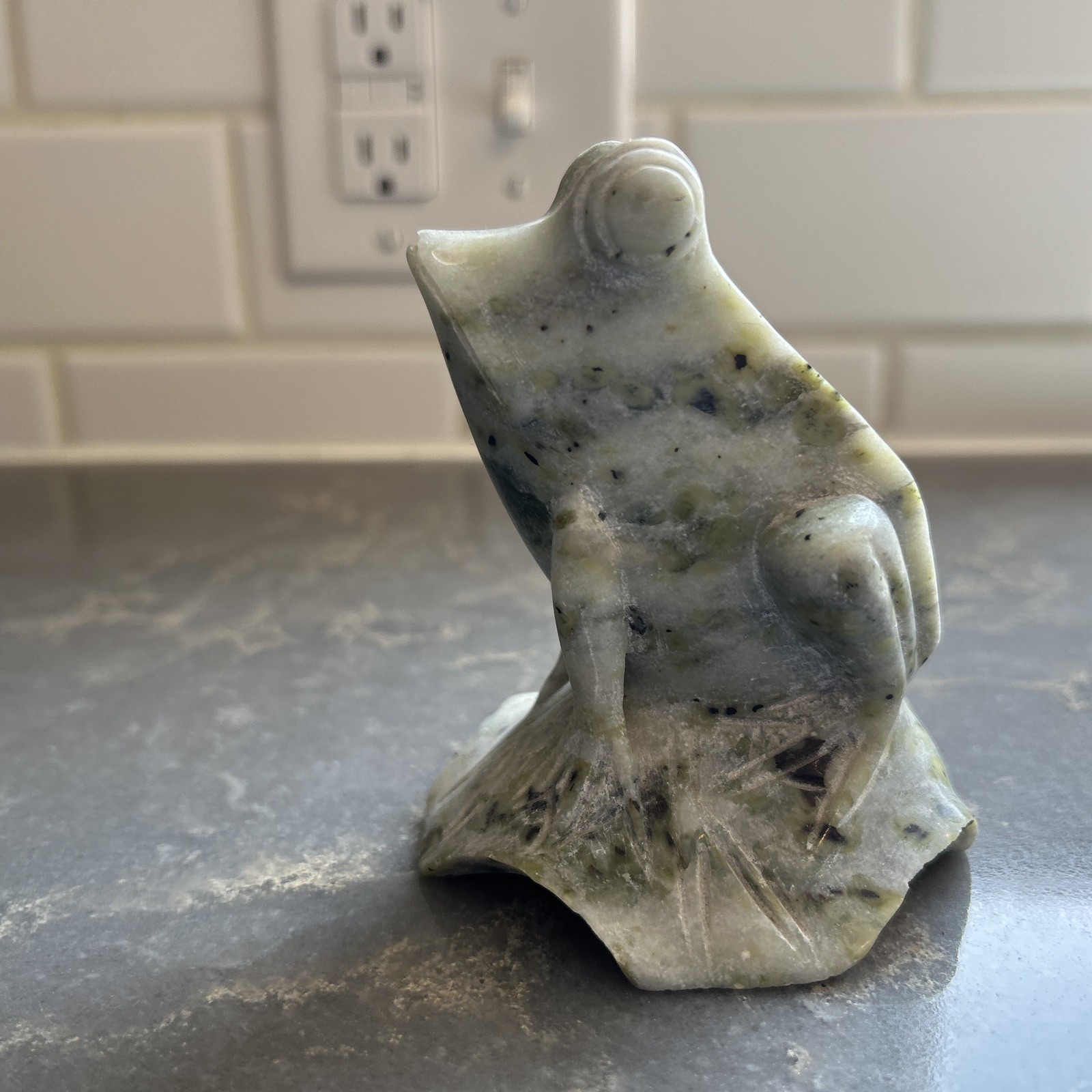 Chinese Hand Carved Nephrite Jade Frog Sculpture Figurine Mid Century 1960s Vtg