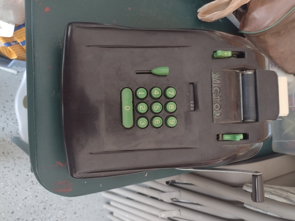 Vintage Victor crank 10 key adding machine