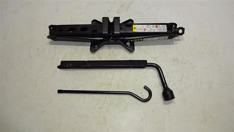 Jack & Tool Kit Fits 10-17 GMC Terrain 657510