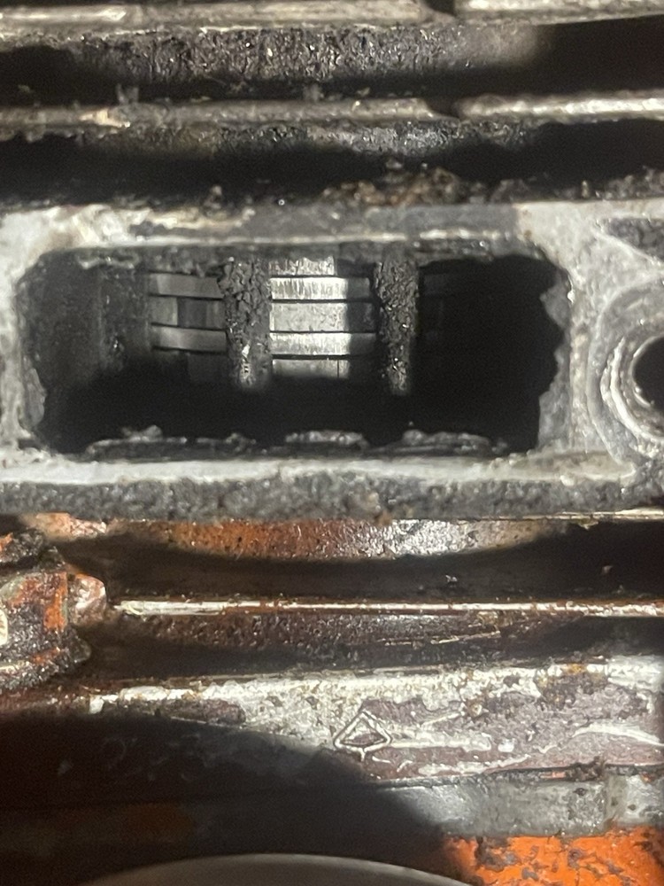 Dayton 2Z970C Chainsaw