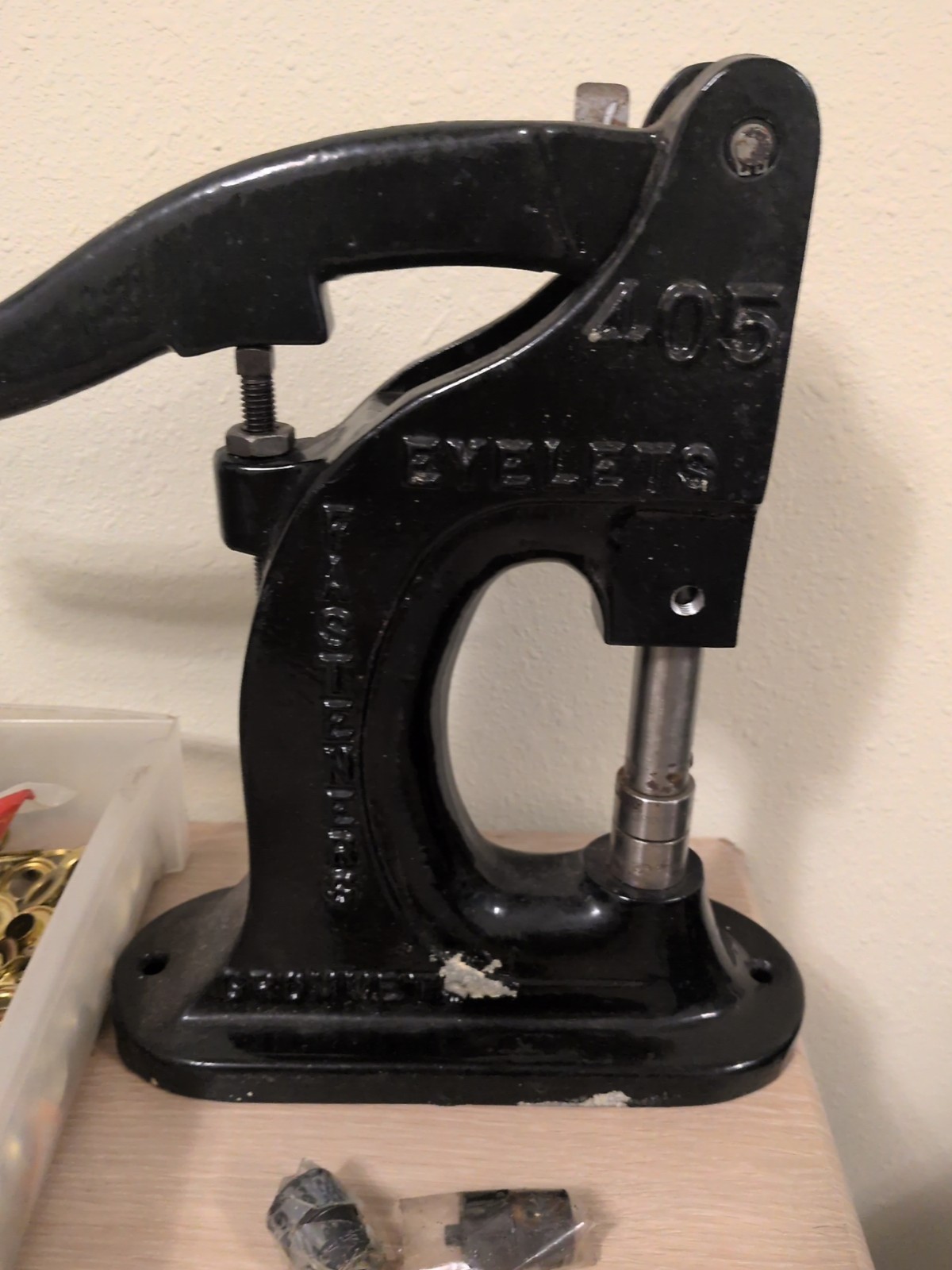 Stimpson 405 Grommet Press-with Gold Colored Grommets