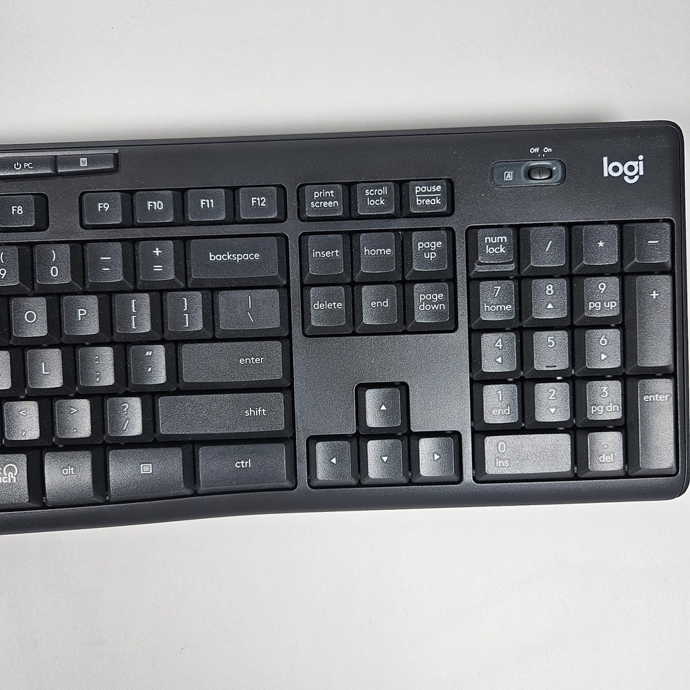 Logitech MK295 Wireless Keyboard w/ SilentTouch Technology