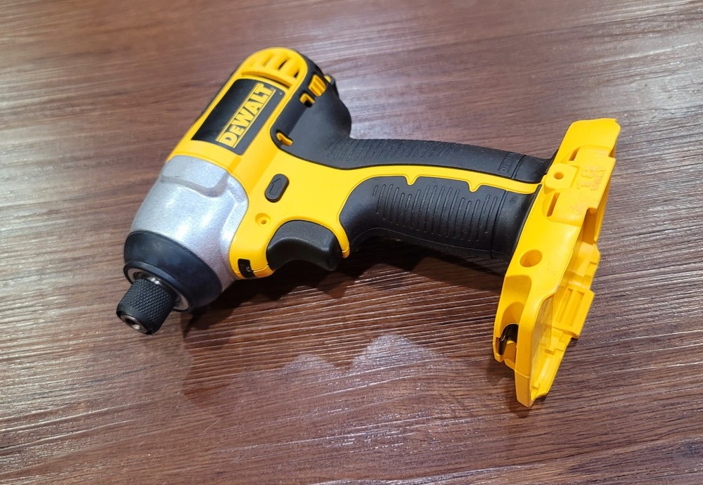 DeWalt Model DC825 18V Impact Driver 1/4” (Tool Only)
