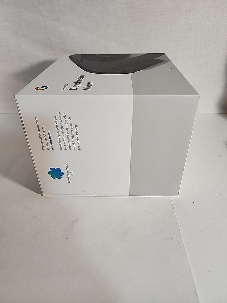 Google Daydream View (2017) VR Virtual Reality Charcoal Headset CIB Remote Box