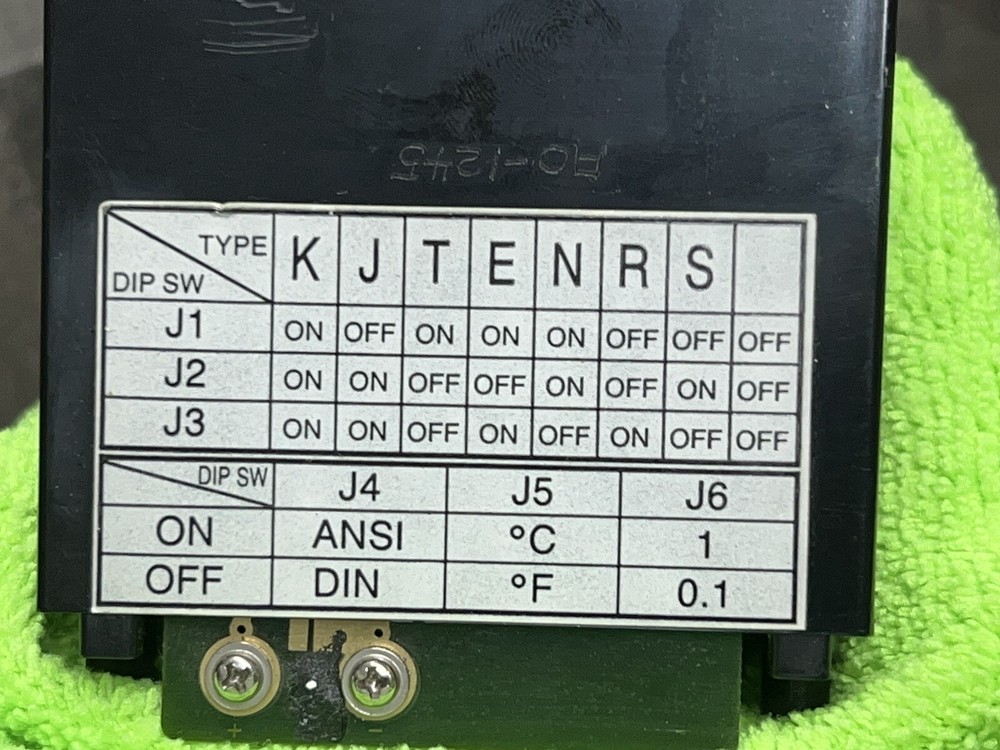 Omega DP701 Microcomputer digital Thermometer pre-owned