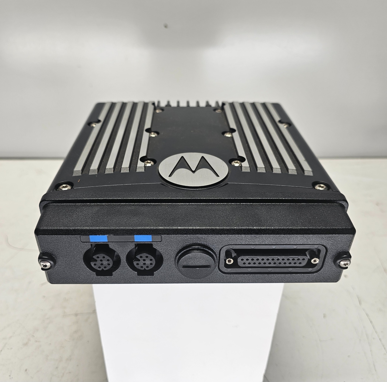 Motorola XTL2500 700/800MHz Mobile Radio ( 35W ) - Remote Mount