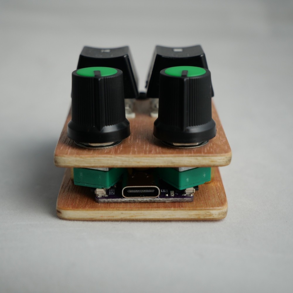 madMidiMini Compact Midi Controller with 2 Note Buttons 2 Potentiometers and LED