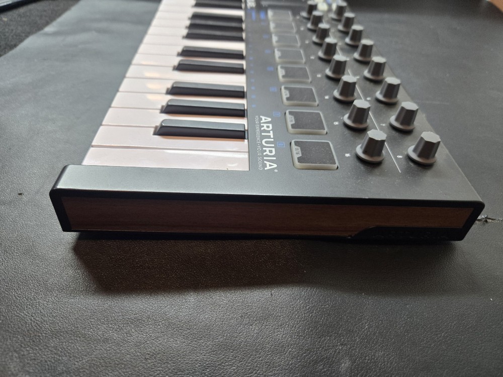 Arturia MiniLab MKII MIDI Controller Keyboard 25-Key White