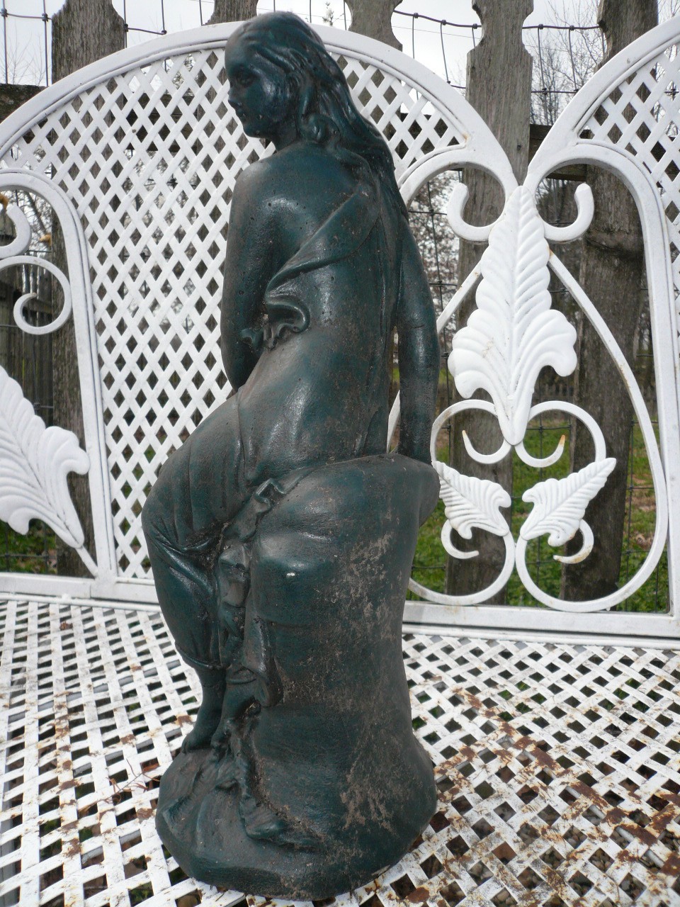 EXQUISITE MAIDEN ROCK SEASHELL VINTAGE CEMENT/CONCRETE GARDEN ORNAMENT 16" TALL