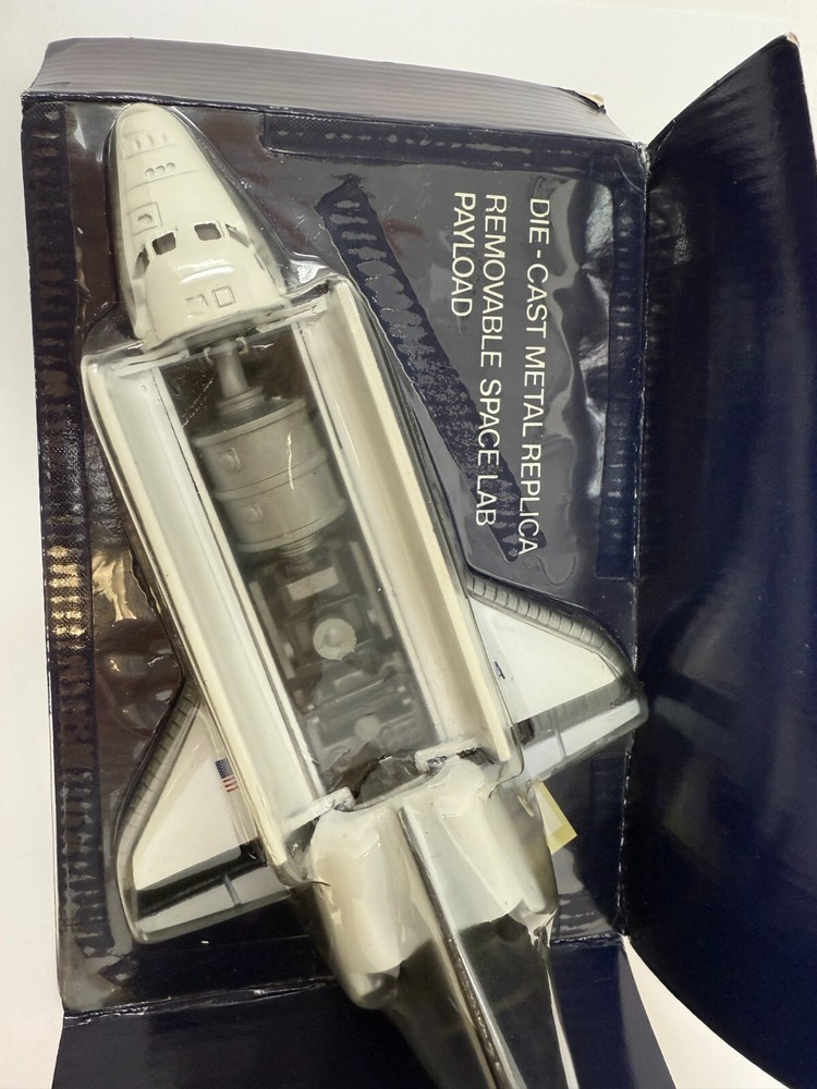 NOS Ertl Space Shuttle with removable Space Lab Payload 1514 Diecast
