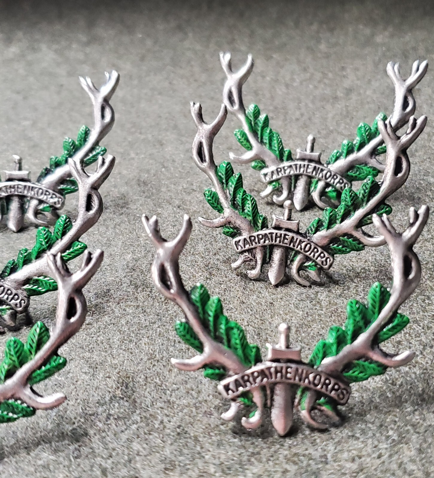 WWI Austro-Hungarian/ German Karpathenkorps (Carpathian) cap badge * Painted