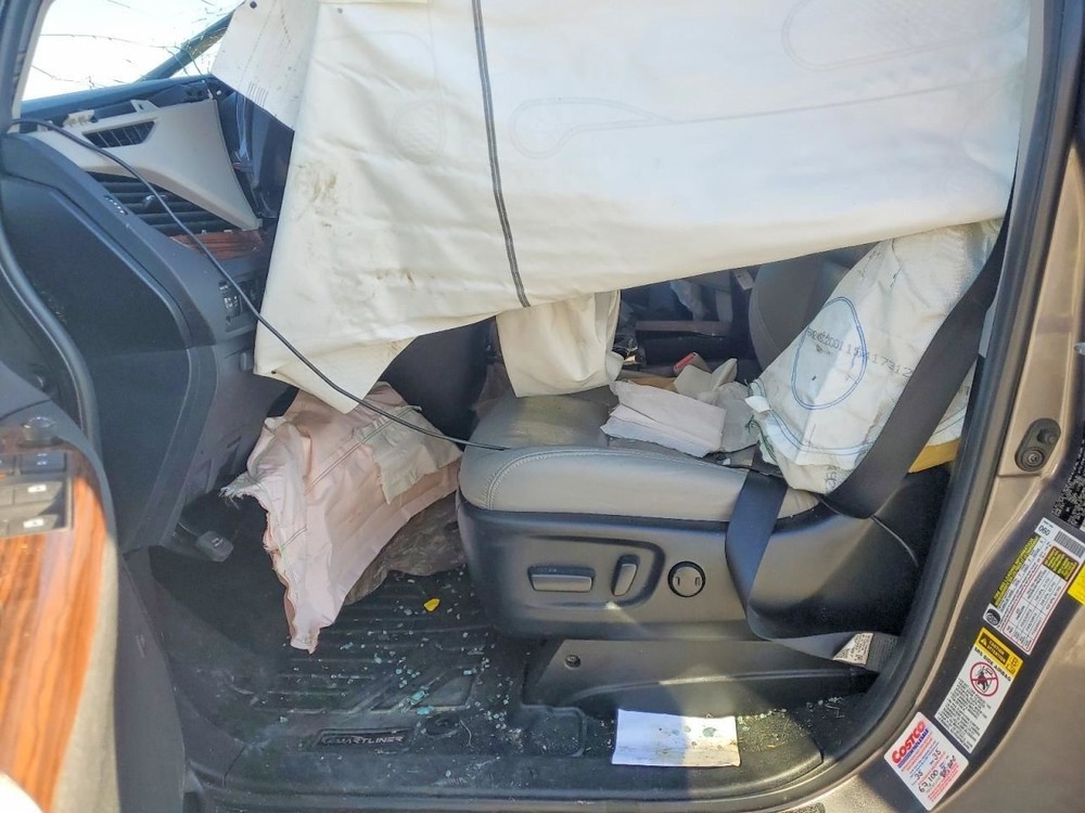 SIENNA 2016 Lid Motor Pull Down 5610465