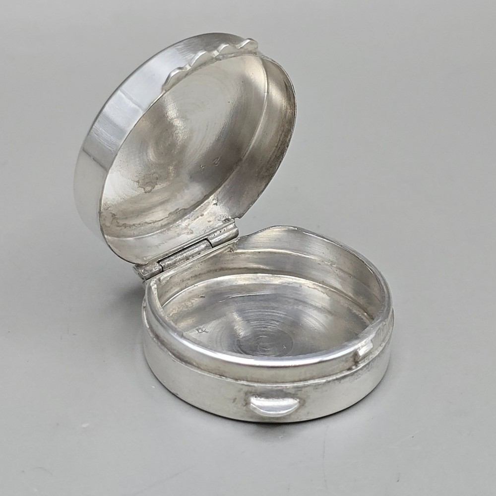 Vintage 800 Silver Engine Turned Snuff/Pill Box