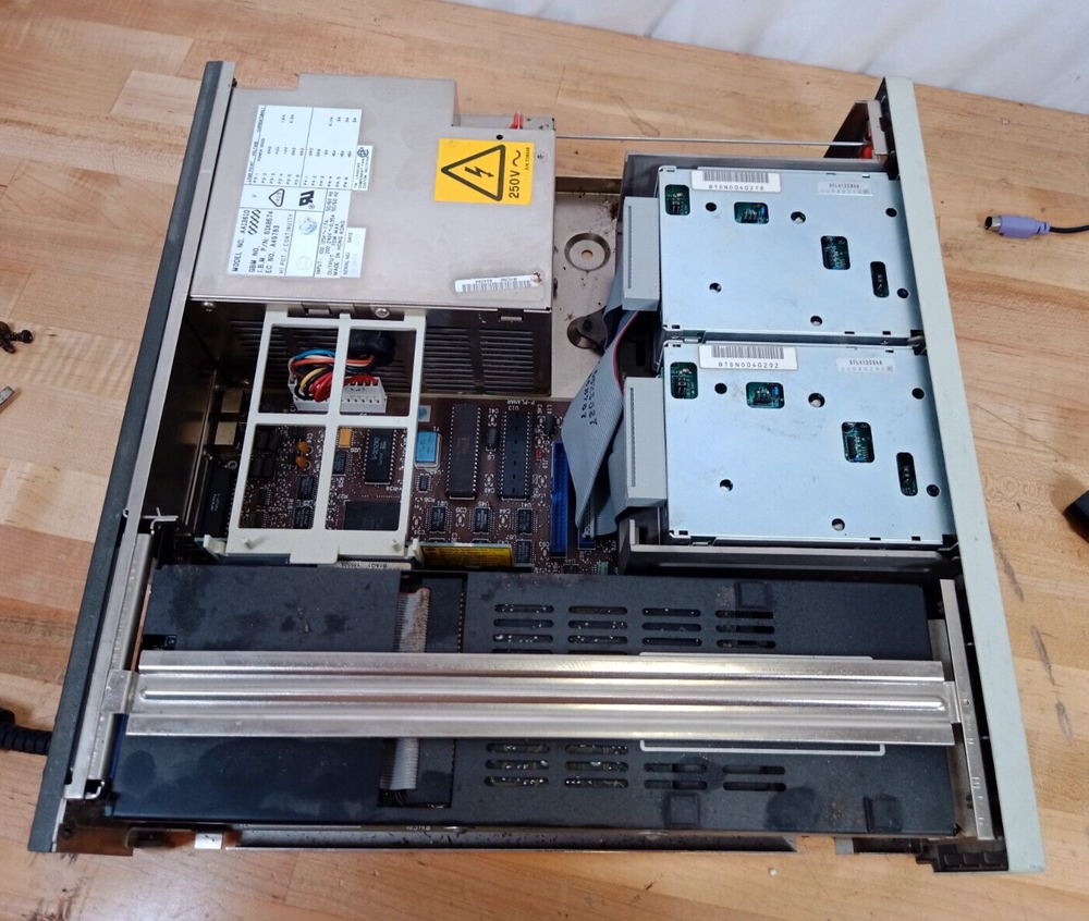 Vintage IBM Personal System/2 Model 30 Desktop Computer 8530-002 Basic 1.1