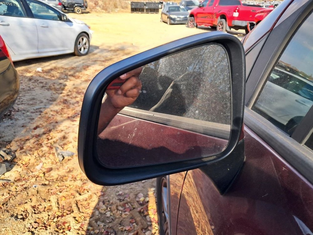 TRAX 2017 Glove Box 4860568