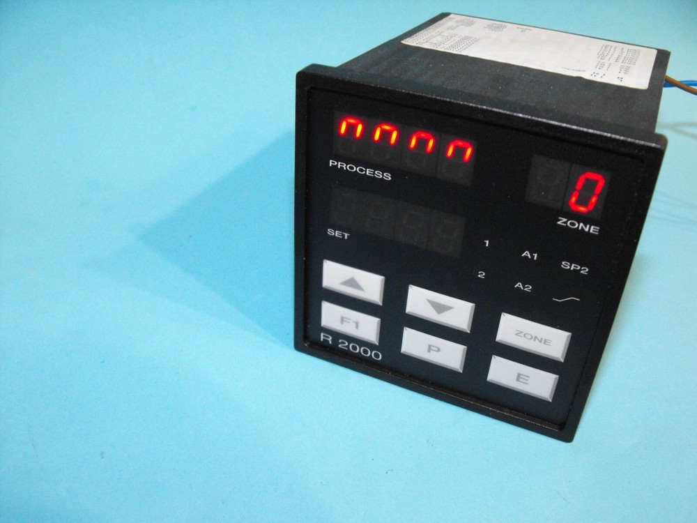 Elotech R2000-N421-0-000-0-1.Digital Temperature Controller 220V.(1).USED