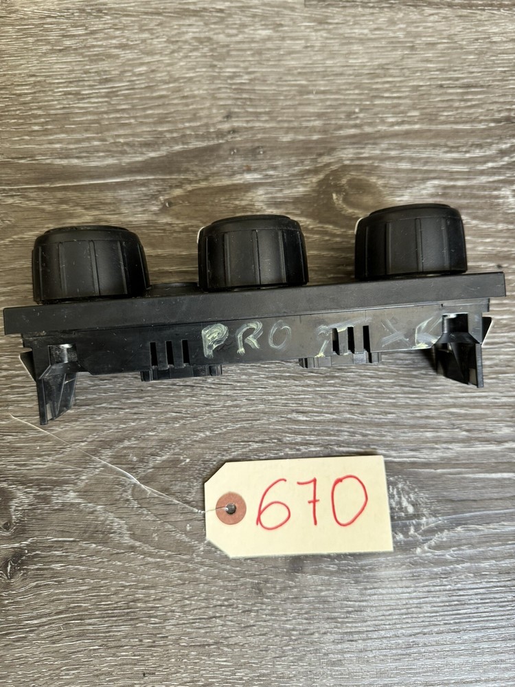 INTERNATIONAL NAVISTAR TEMPERATURE CONTROL - P/N: 4065331C3