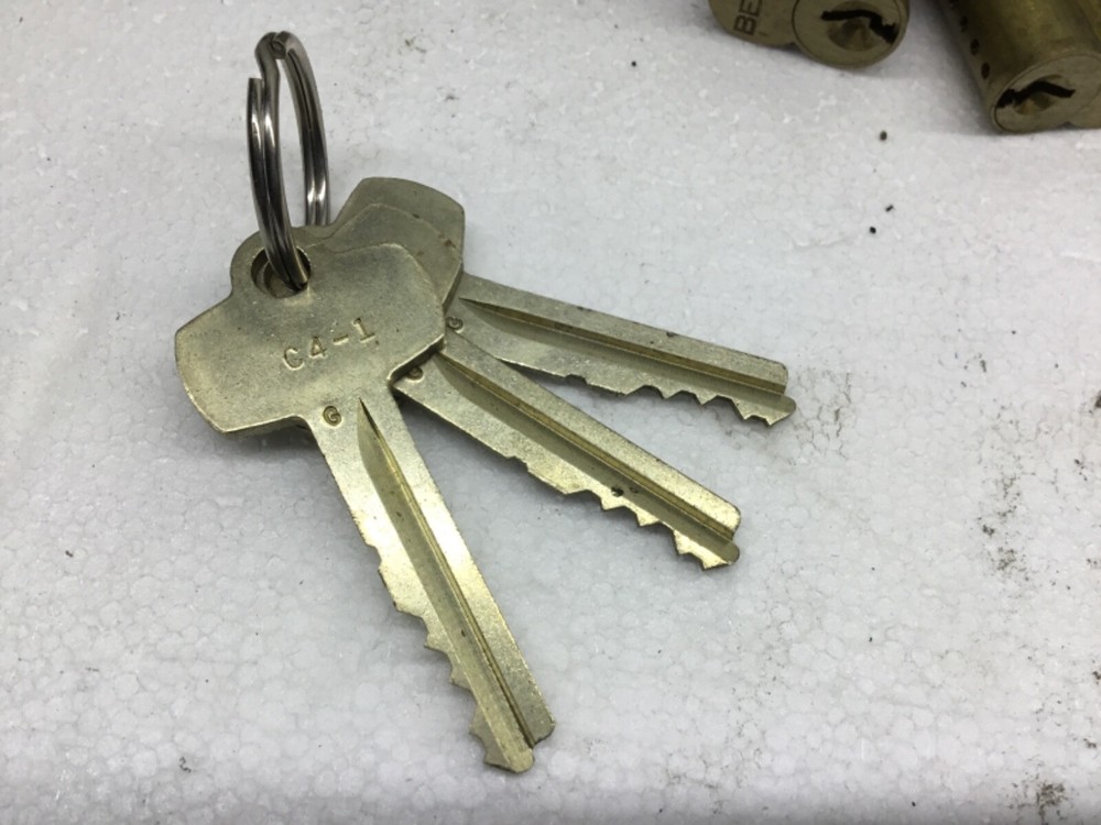 Lot x5 BEST Padlocks 3 Keys, Keyed alike Code G long short Control CORE