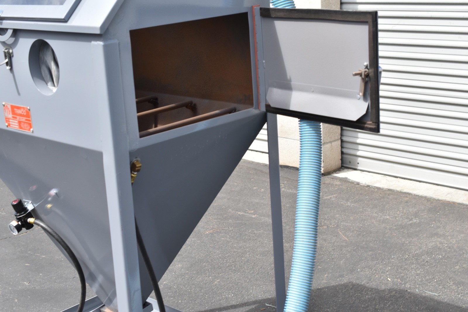 Trinco 36 BP sand blast cabinet with dust collector