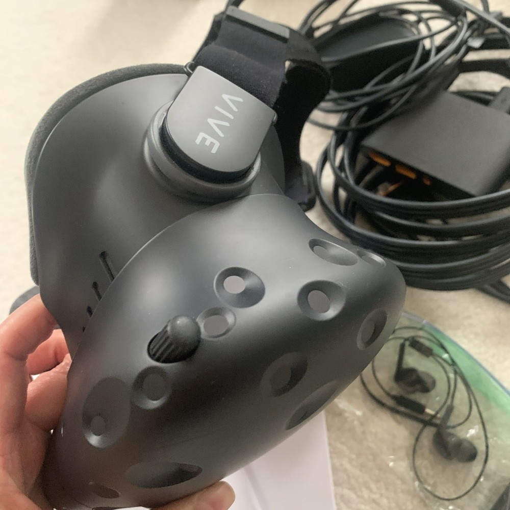 HTC Vive VR Headset Complete Set Full Kit System Steam VR PC Virtual Reality