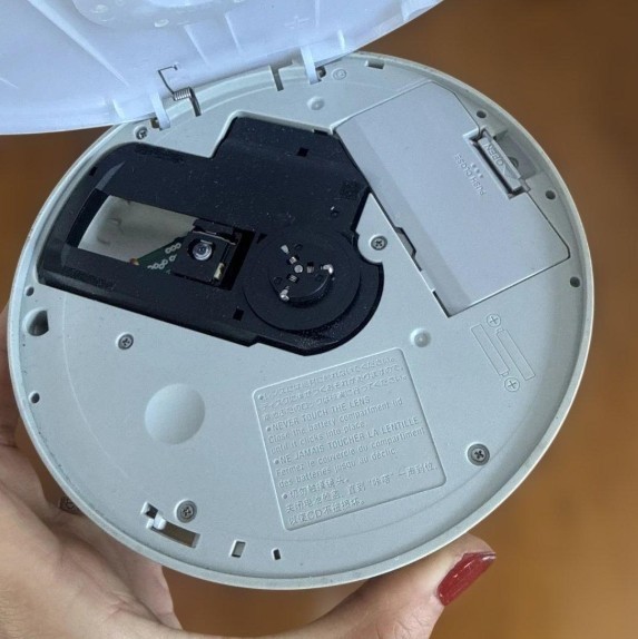 Sony Walkman D-EJ002 Portable CD Player White Tested & Working OK