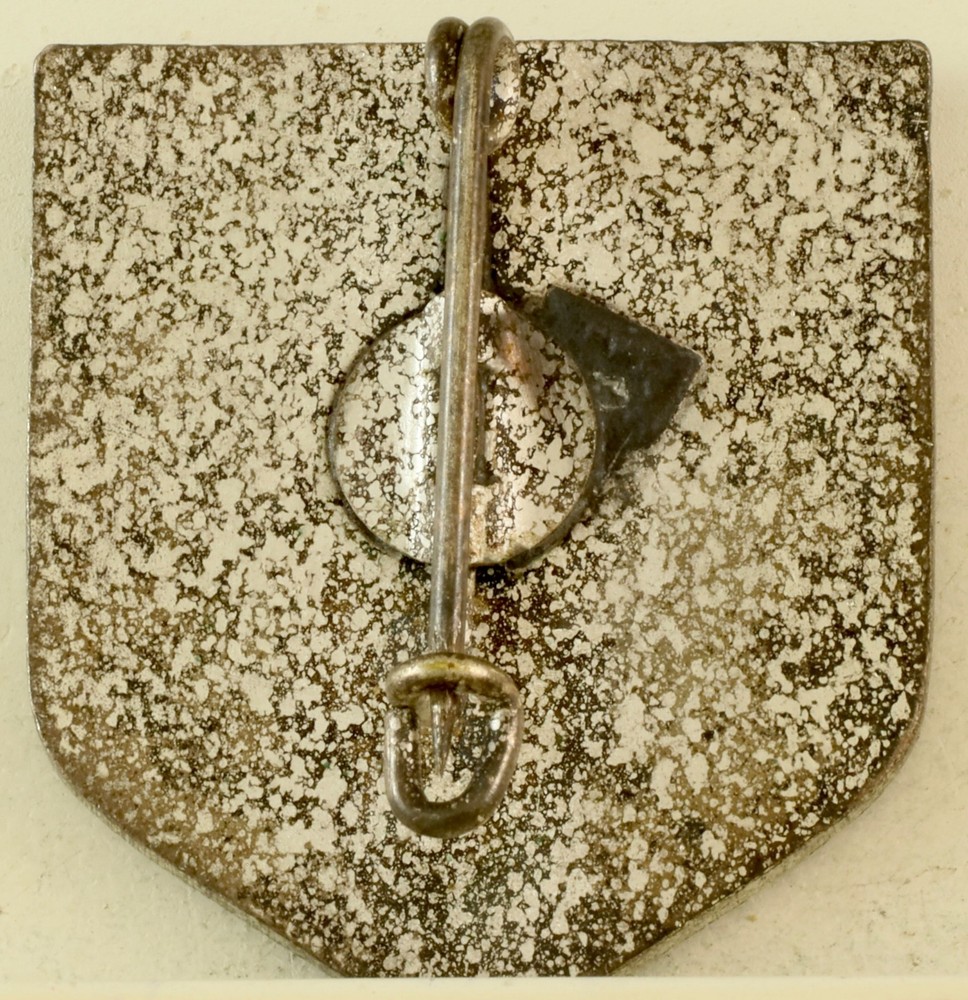 1st Engineer Regiment Crest DI/DUI Pinback Foreign Made