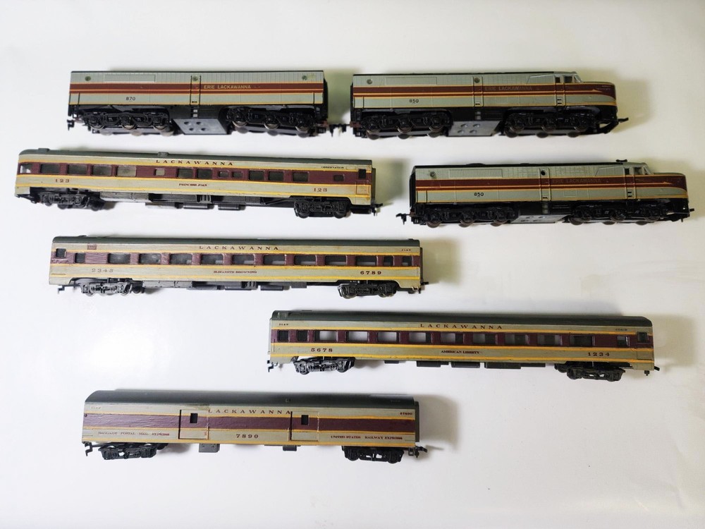 Lackawanna 7 piece HO train set