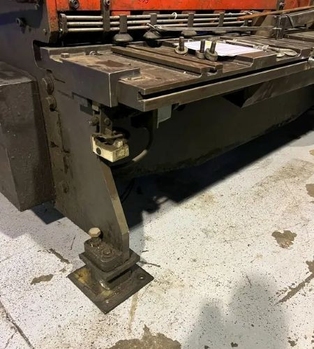 AMADA SHEAR WITH PROGRAMMABLE BACK GAUAGE (19432C-291)