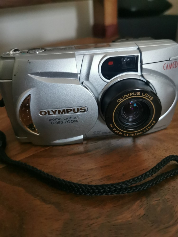 Olympus Camedia C-960 Zoom 1.3MP Compact Digital Camera Silver