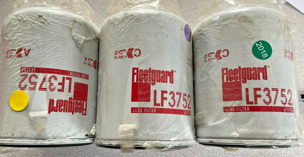Fleetguard part# LF3752 oil filter