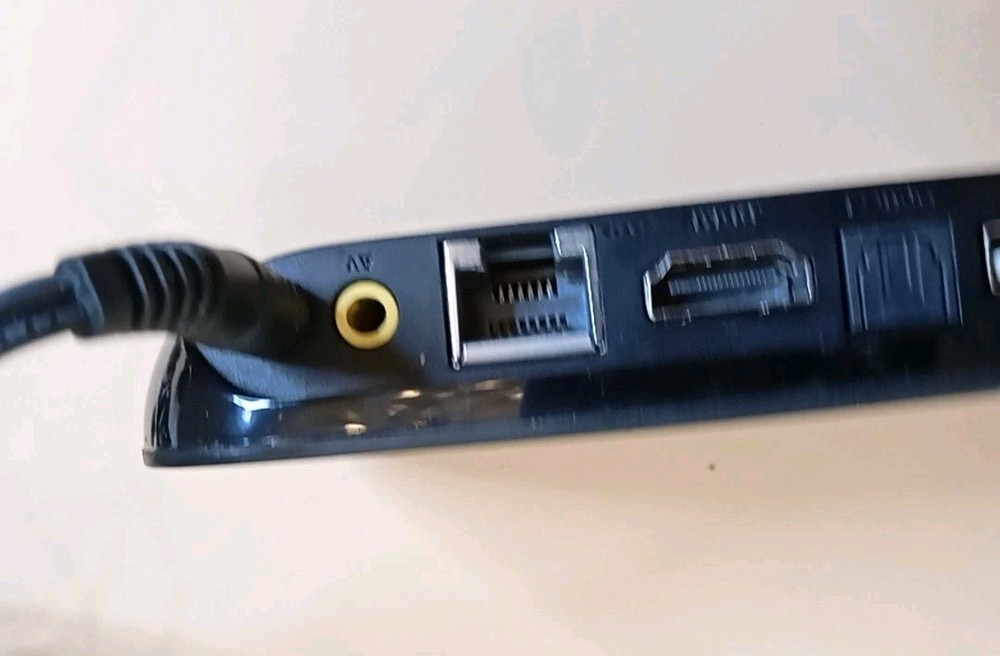 🤩. Two Smart TV Boxes One HDMI Cable