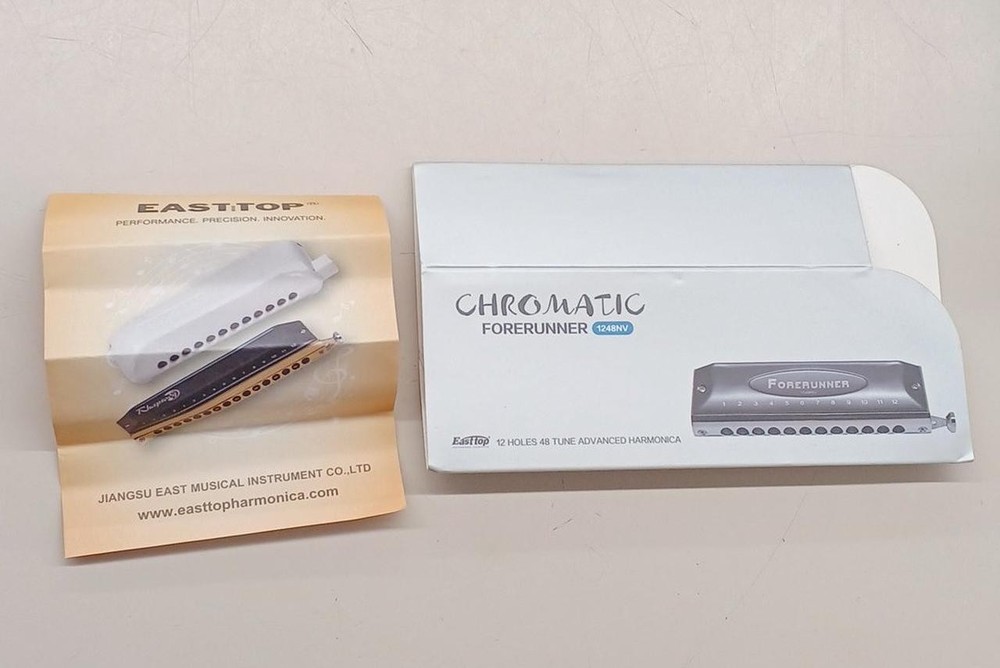 Harmonica Model FORERUNNER 1248NV EAST TOP