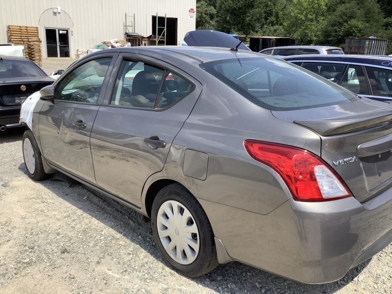 VERSA 2017 Glove Box 4330663