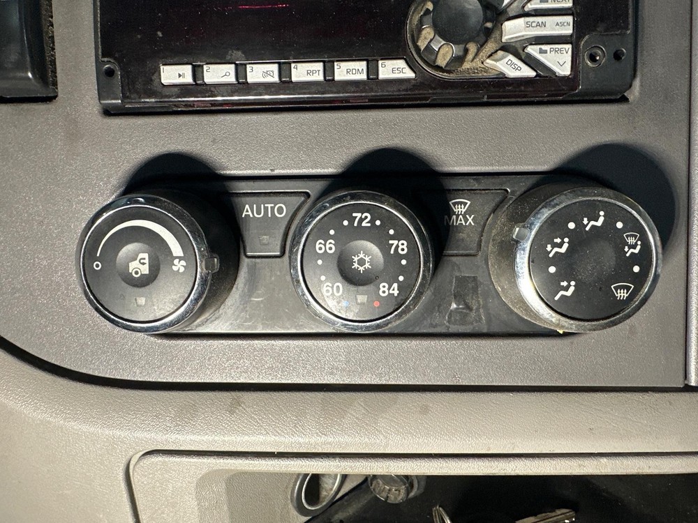 2013-2017 Peterbilt 579 Heater A/C Temperature Controls - Used