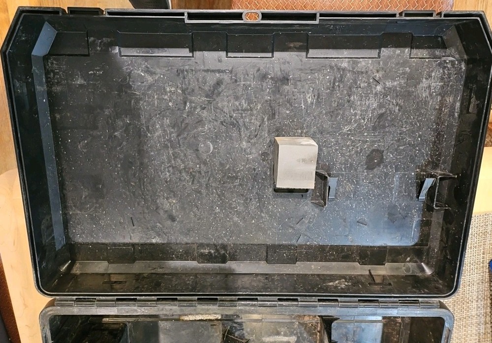 24" Handle DEWALT EMPTY CASE FOR TOOL Heavy Duty Hard Plastic Container Lockable