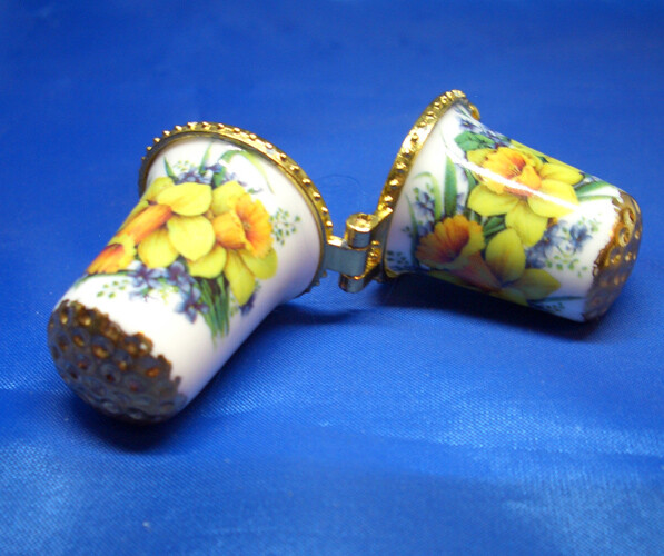 Birchcroft Needle Case -- Yellow Daffodils