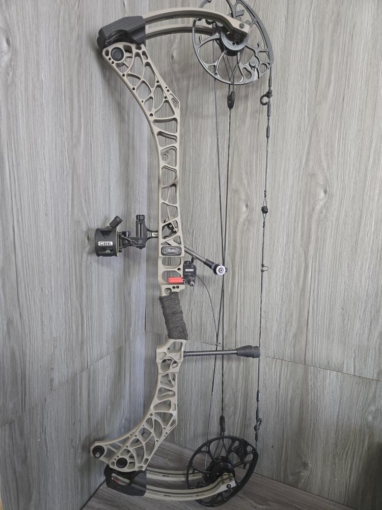 MATHEWS BOWS / ARCHERY PHASE 4 33 (PSO040697)