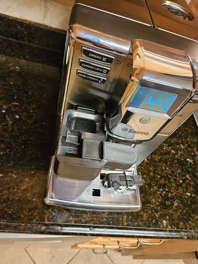 Saeco Incanto HD8917 Super Automatic Espresso Machine