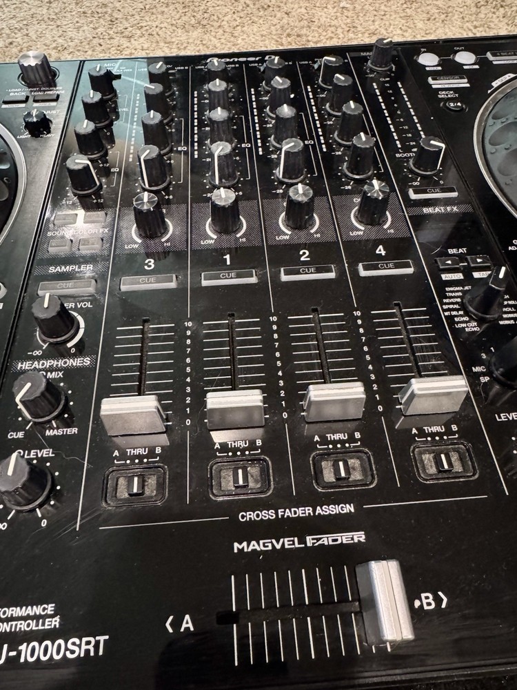 Pioneer DJ DDJ-1000SRT Controller *W/ FLIGHT CASE*