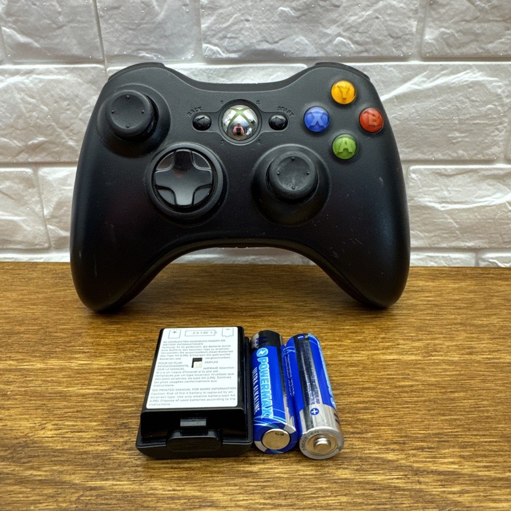 Microsoft Xbox 360 Wireless Controller Black/Black w/Batteries Model 1403 Tested