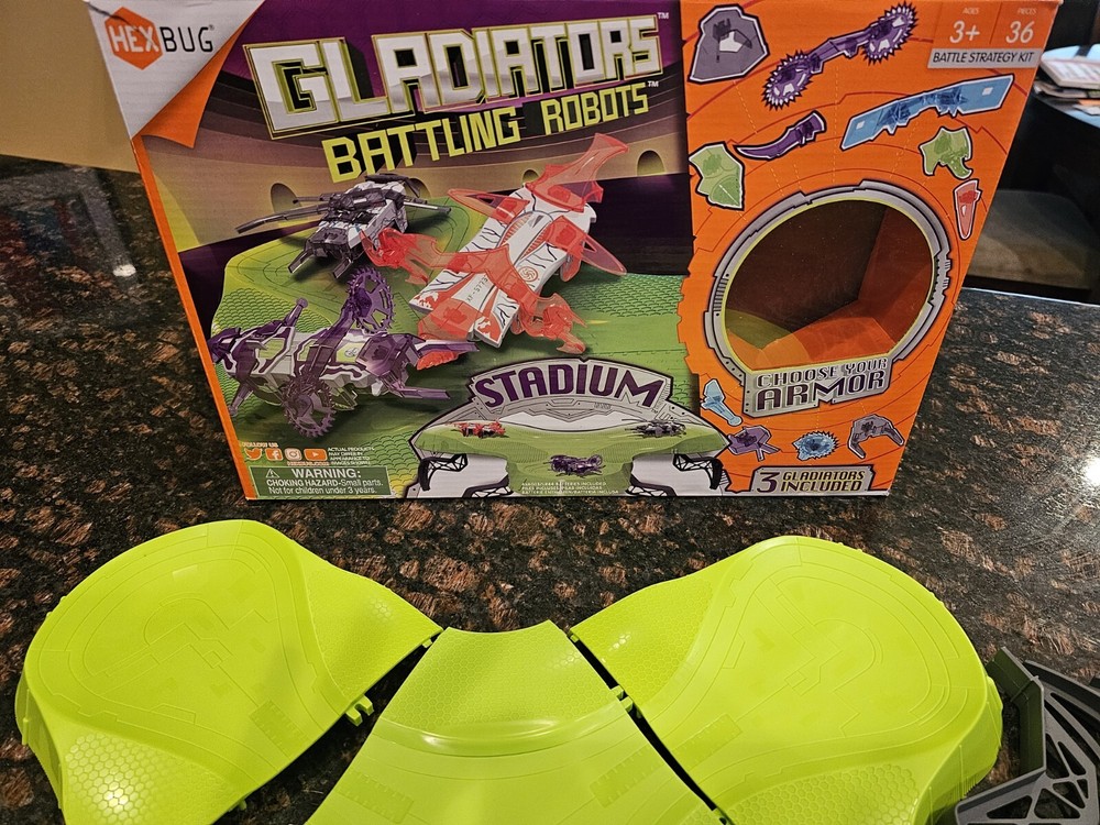 HEX BUG GLADIATORS Battling Robot Stadium WITH 6 BONUS HEX BUGS and original box