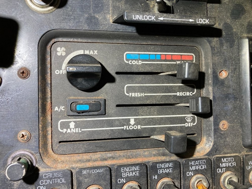 Volvo WAH Heater A/C Temperature Controls - Used