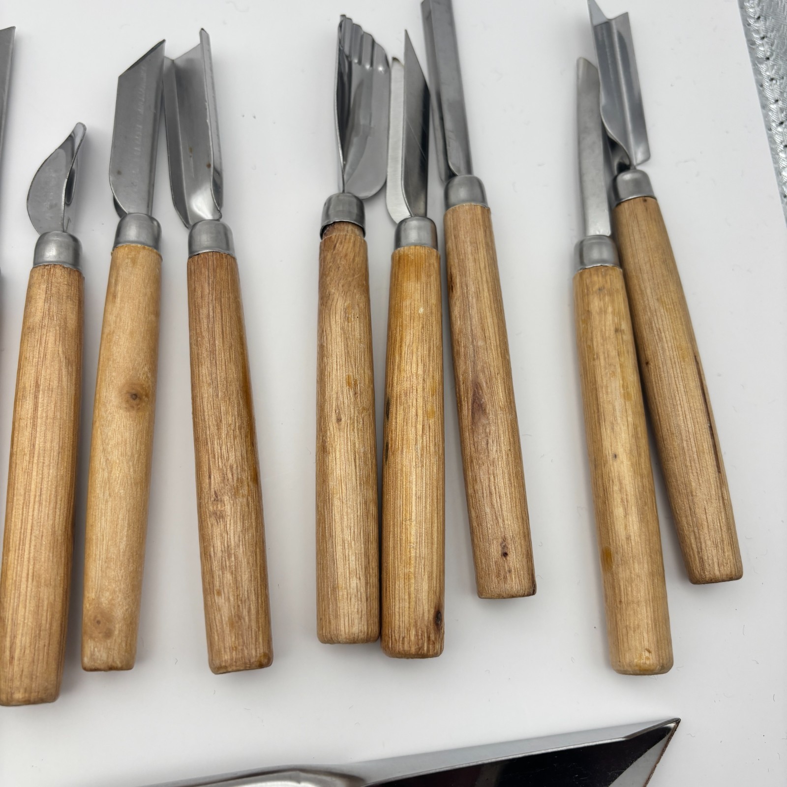 Lot of Comprehensive Wood Carving Tools 33pcs - Chisels, Gouges, Carving Knives