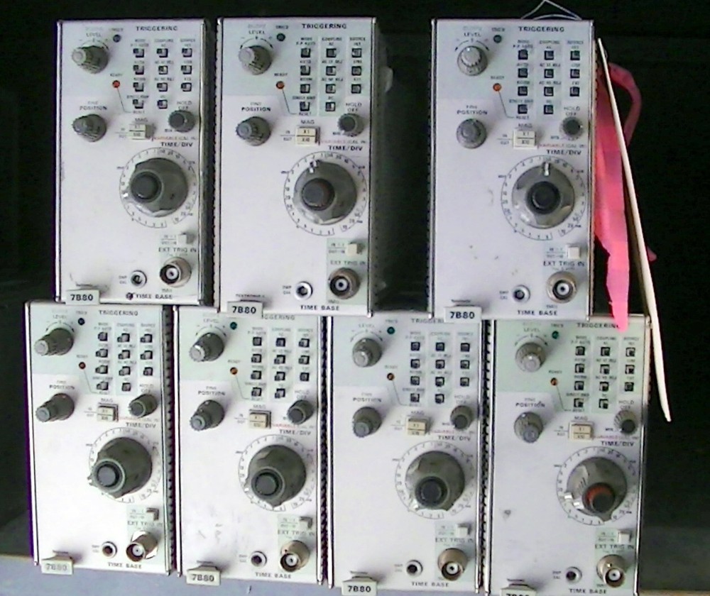 TEKTRONIX 7B80 TIME BASE PLUG-IN MODULE